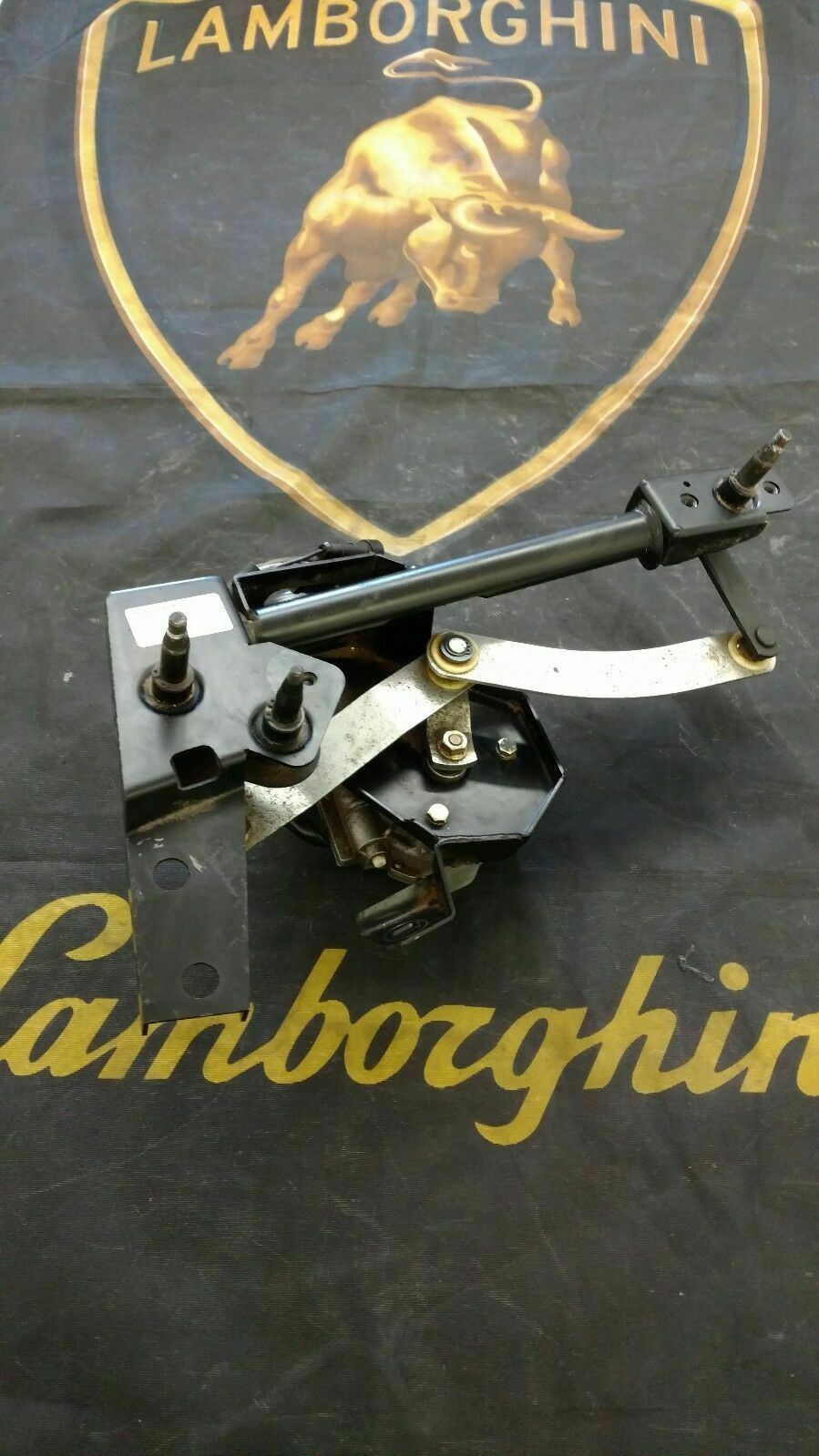 LAMBORGHINI GALLARDO WINDSHIELD WIPER MOTOR WITH FRAME ASSEMBLY OEM 401955023
