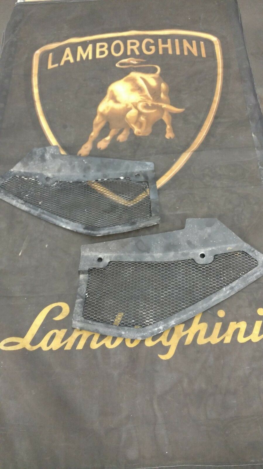 LAMBORGHINI AVENTADOR REAR UPPER VENT GRILL COVERS LEFT AND RIGHT OEM
