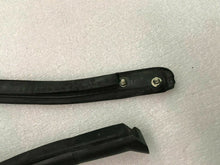 LAMBORGHINI MURCIELAGO ROADSTER DRIVER LEFT SIDE DOOR GASKET SEAL OEM 417837625