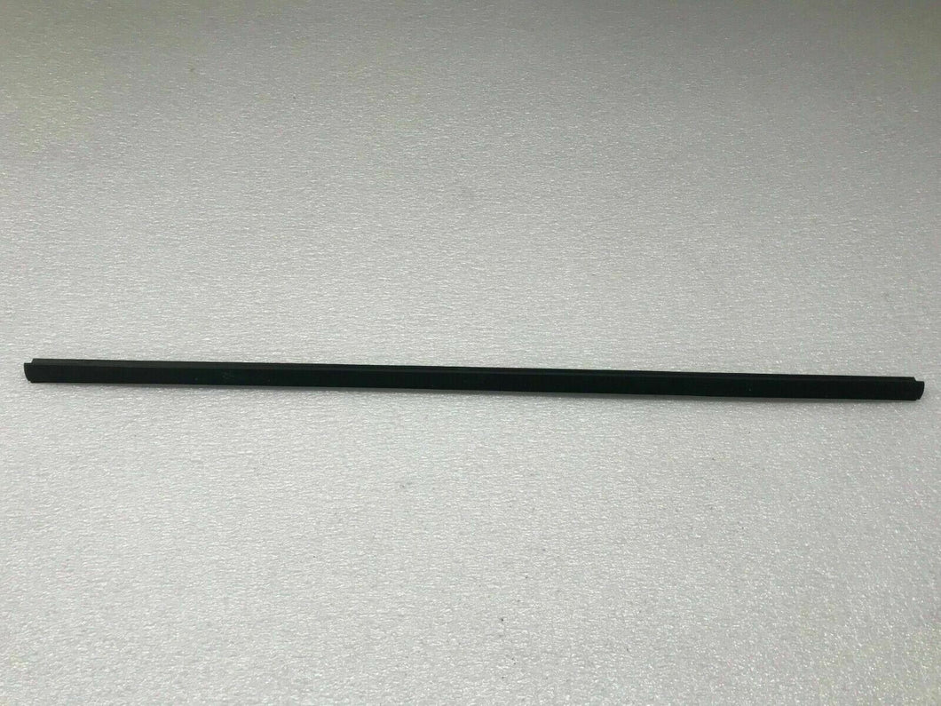 AUDI A4 FRONT LEFT / RIGHT INNER DOOR WINDOW SLOT SEAL TRIM GASKET OEM 8E0837480